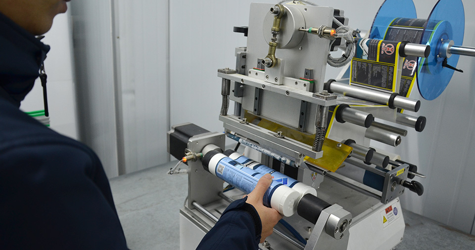 Process of filling two-component glue